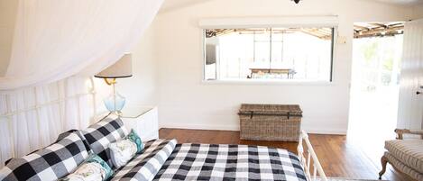 1 bedroom, bed sheets