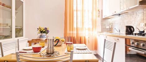 Micro-ondes, four, plaque de cuisson, lave-vaisselle