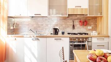 Micro-ondes, four, plaque de cuisson, lave-vaisselle