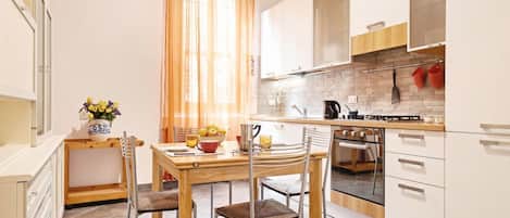 Mikrobølgeovn, ovn, kogeplade, opvaskemaskine