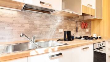 Micro-ondes, four, plaque de cuisson, lave-vaisselle