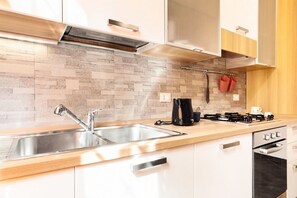 Microondas, horno, placa de cocina, lavavajillas