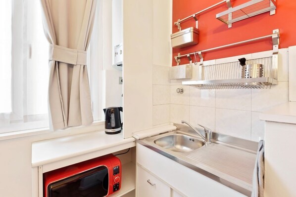 Fridge, microwave, stovetop, toaster