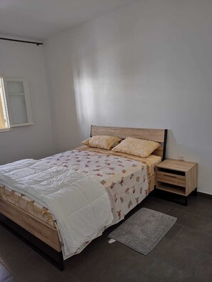 3 chambres, chambres insonorisées, fer et planche à repasser