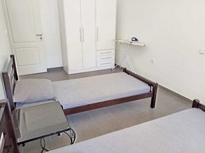 3 chambres, chambres insonorisées, fer et planche à repasser