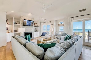 TV, caminetto, lettore DVD