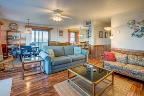 TV, DVD player - The Porch Life | Oceanfront | Hot Tub | Nags Head (Nags Head)