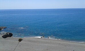 Beach nearby, sun-loungers - Bruzzano Zeffirio: apartments - 4 rooms - 6/9 personsCasa con giardino e vista mare (bruzzano zeffirio)