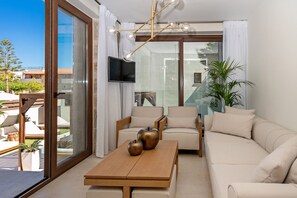 智能电视、电子游戏、DVD 播放器、乒乓球