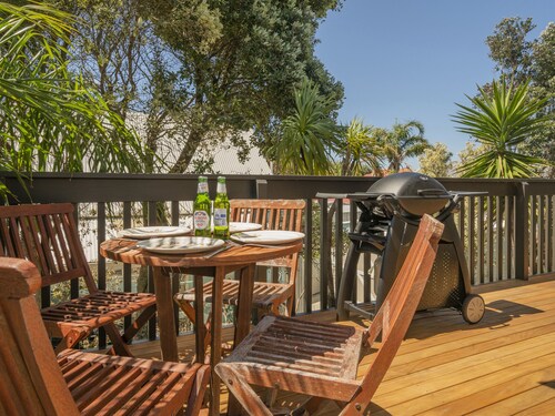 Jacaranda Lodge - Whangamata Upstairs Unit