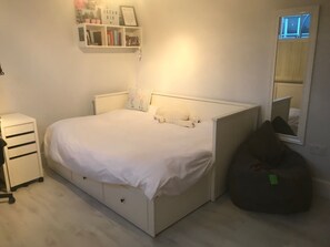 3 chambres, fer et planche à repasser, Wi-Fi, literie fournie