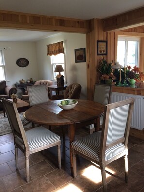 Dining - The Freckled Hen's Berkshire Nest (Lee)