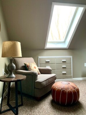 TV - The Freckled Hen's Berkshire Nest (Lee)