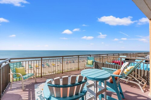 Amazing Views From Your Private Beachfront Patio!