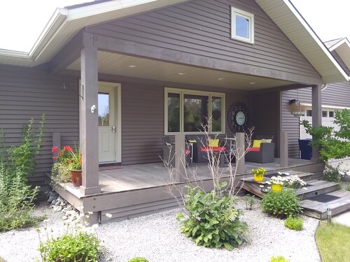 The Eagle Ranch, central to everything, spacious yet cozy. Quiet setting