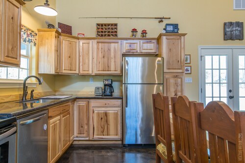 Fisherman's Escape at Lake Sam Rayburn