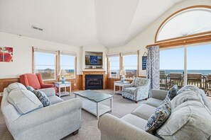 TV, lettore DVD, impianto stereo