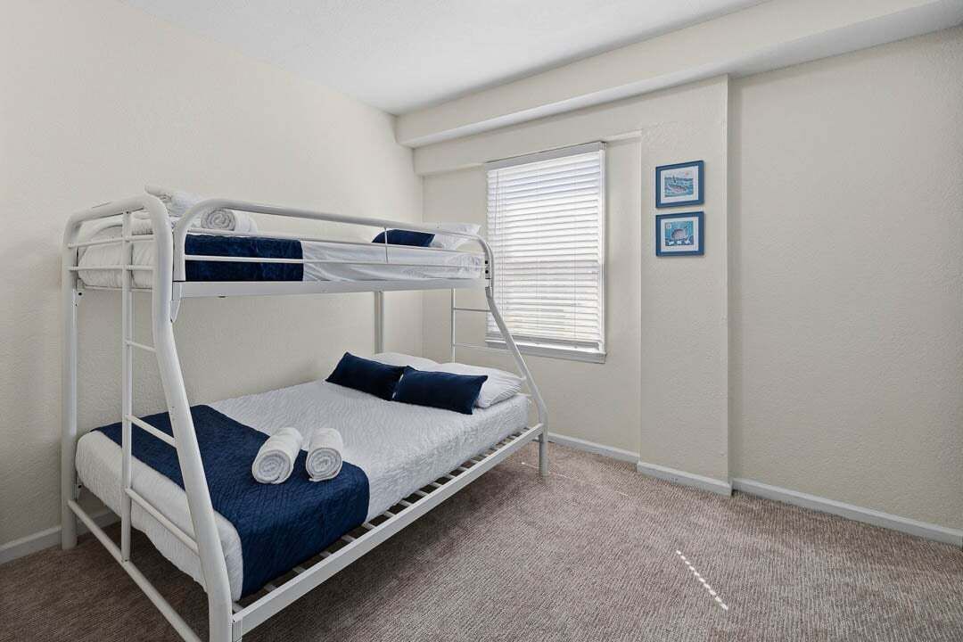 7 bedrooms, WiFi, bed sheets