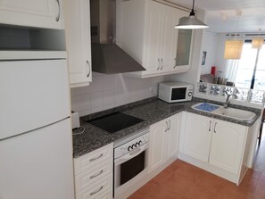 Fridge, microwave, oven, coffee/tea maker