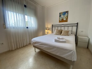 3 bedrooms, iron/ironing board, free WiFi, bed sheets