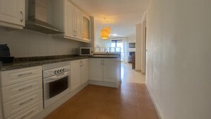 Coffee/tea maker, fridge, microwave, oven - Riumar BL. b 1º SOLO FAMILIAS (Xeraco Playa)