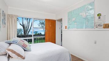 4 bedrooms, iron/ironing board, WiFi