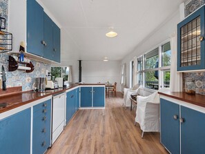 Køleskab, mikrobølgeovn, ovn, opvaskemaskine