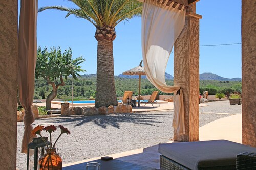 Historic finca with modern comfort and panoramic views, pool, calm nature, WiFi