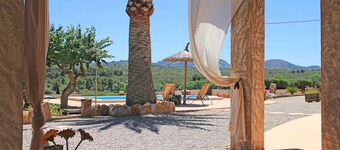 Finca historique avec confort moderne et vue panoramique, piscine, nature, WiFi
