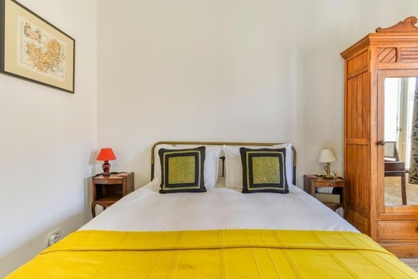 4 Schlafzimmer, Schreibtisch, Bügeleisen/Bügelbrett, Reisekinderbett