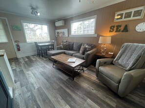 Smart TV, fireplace - 2Bd/2Ba Darling Beach Cottage 3 Mins to Beach, Back Deck for Quiet Evenings (Seaside)