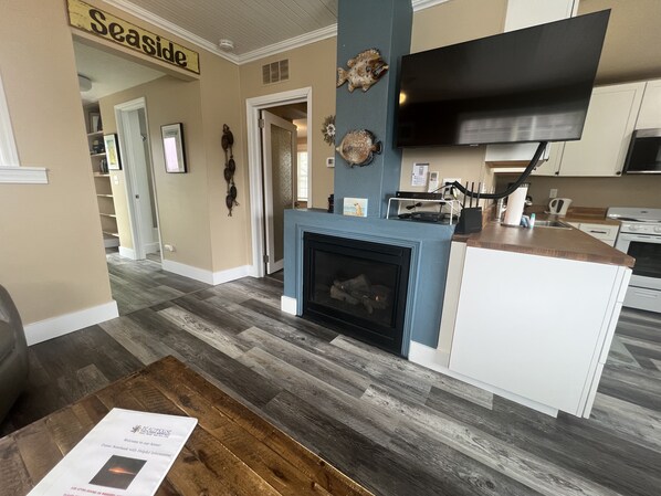 Interior - 2Bd/2Ba Darling Beach Cottage 3 Mins to Beach, Back Deck for Quiet Evenings (Seaside)