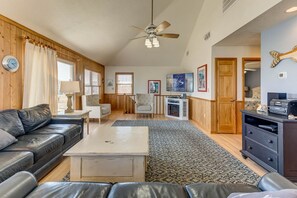 TV, fireplace, DVD player, streaming services - Marlin's Rest | 95 ft from the beach | Private Pool | Duck (Duck)