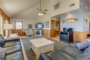 Télévision, cheminée, lecteur de DVD, services de streaming