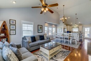 TV, DVD-spiller, fotballspill og stereoanlegg