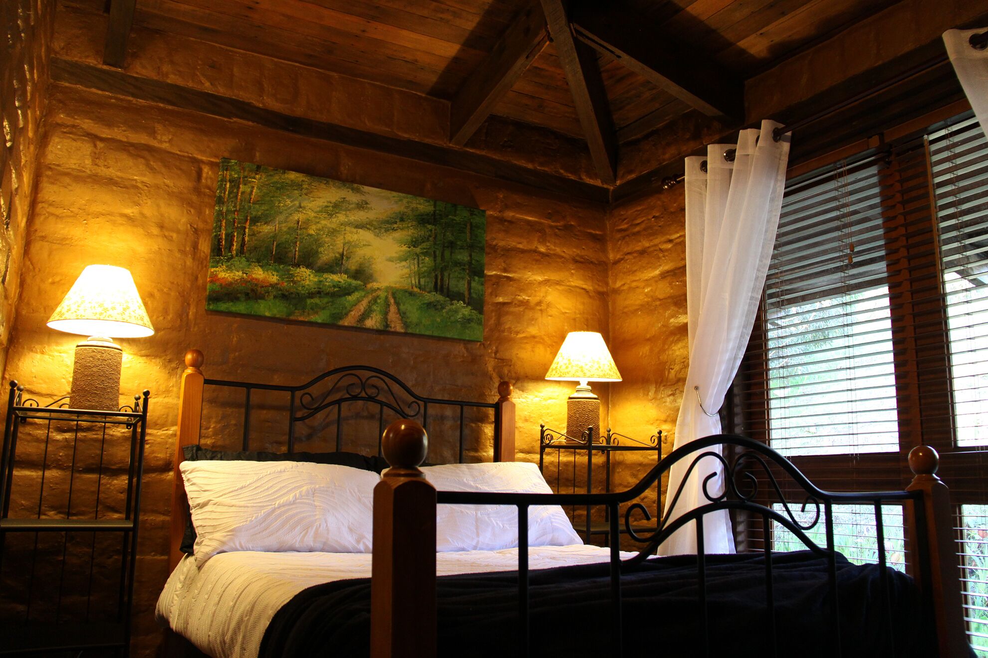 Secluded artistic earthen home offering spa luxury — image 18