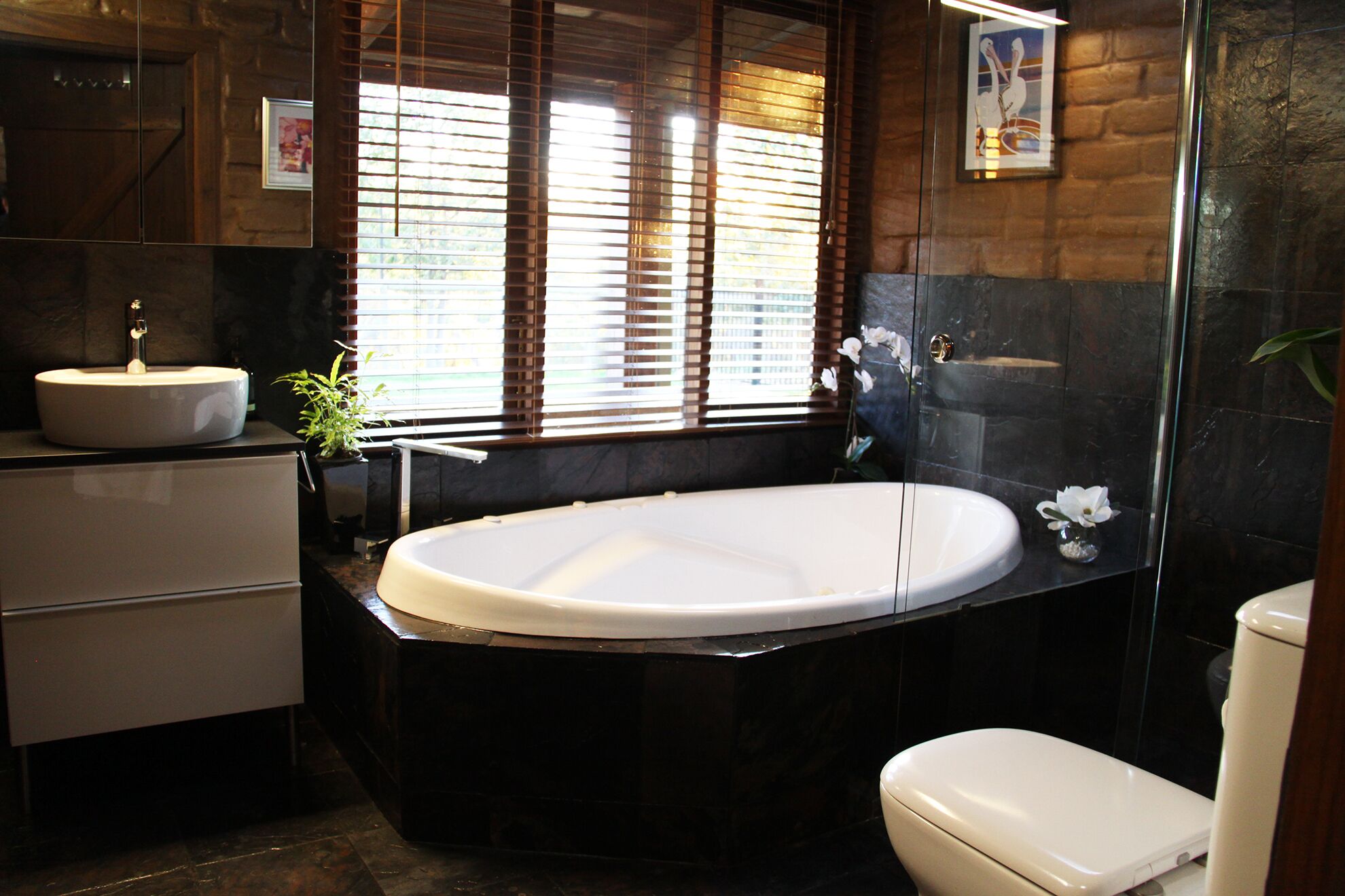 Secluded artistic earthen home offering spa luxury — image 9