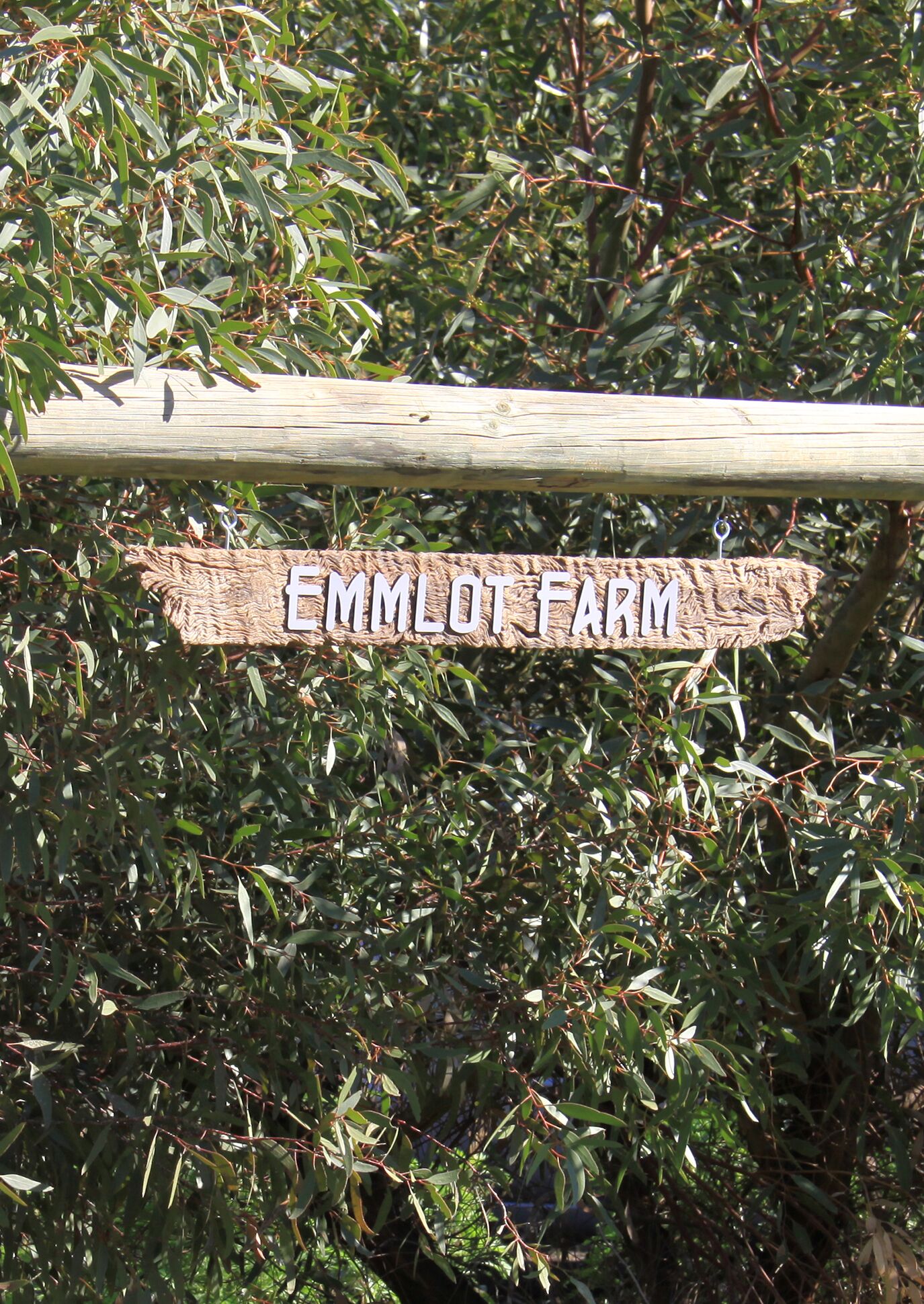 Secluded artistic earthen home offering spa luxury — image 2