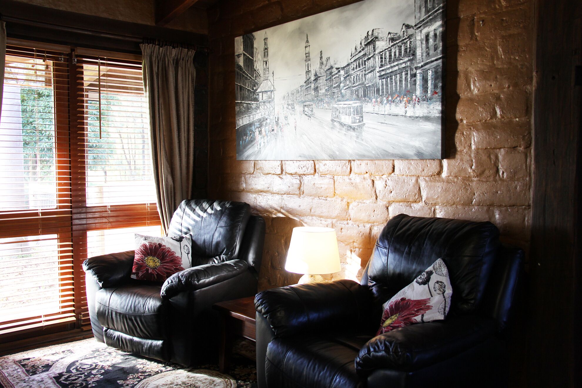 Secluded artistic earthen home offering spa luxury — image 6