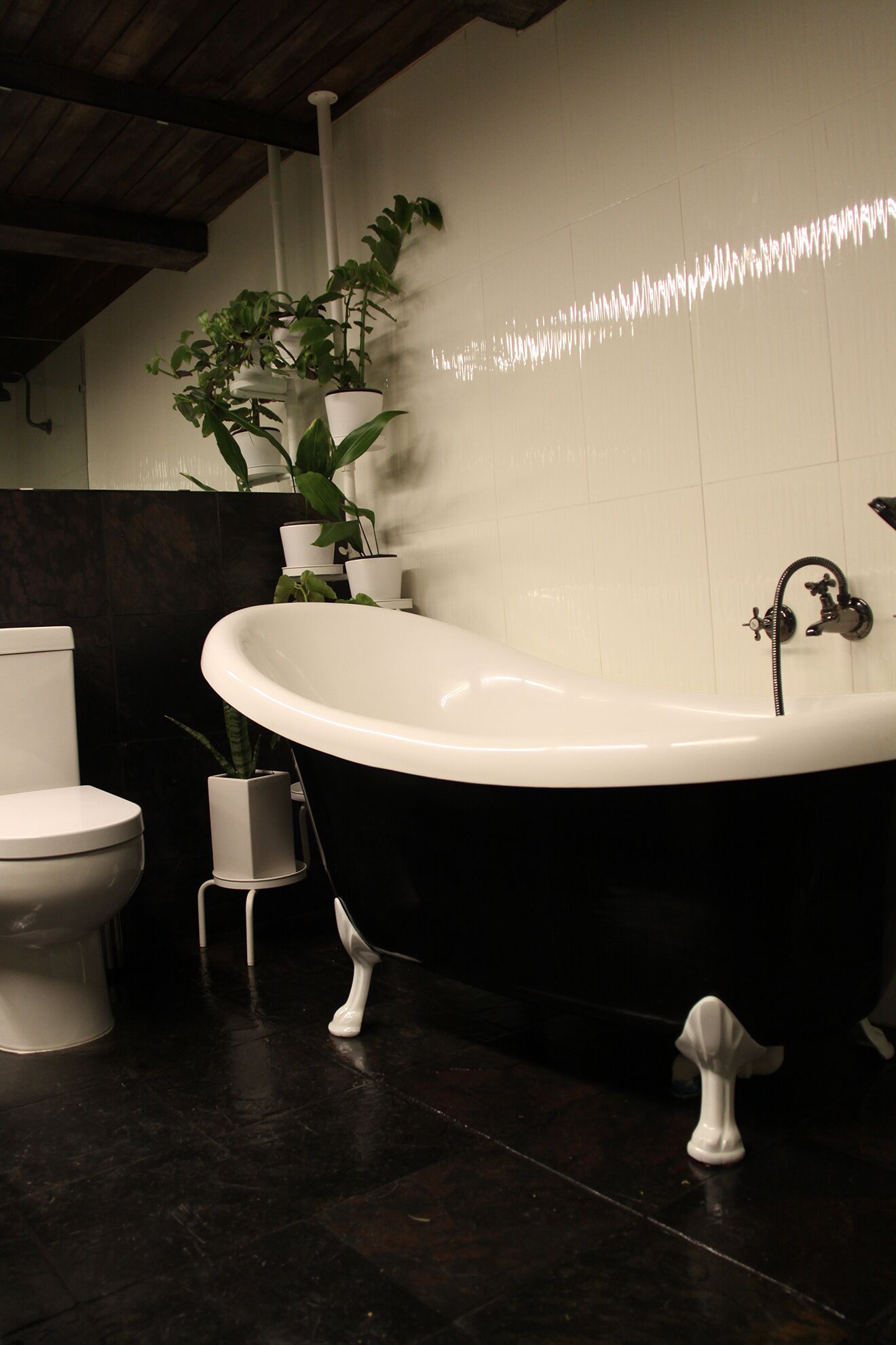 Secluded artistic earthen home offering spa luxury — image 10