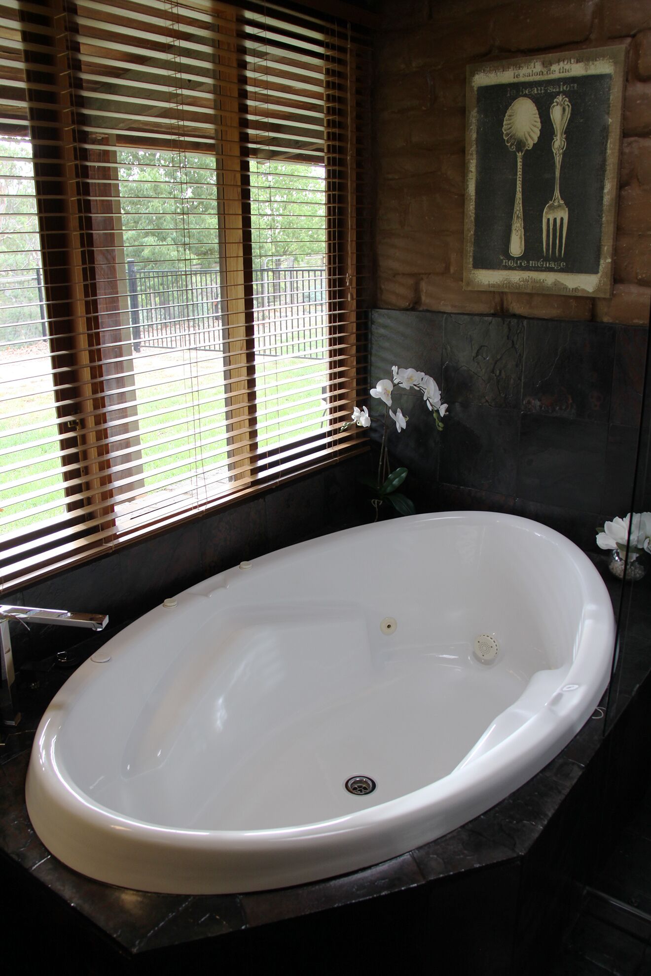 Secluded artistic earthen home offering spa luxury — image 5