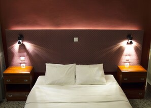 2 bedrooms, WiFi, bed sheets - IOTEL beautiful and spacious apartment near Acropolis, at Dourgouti neighborhood (Athina)