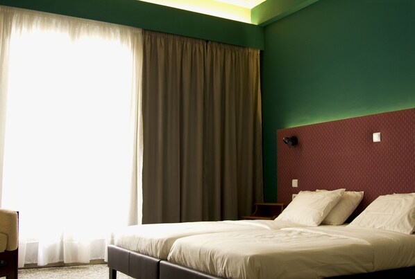 2 bedrooms, WiFi, bed sheets - IOTEL beautiful and spacious apartment near Acropolis, at Dourgouti neighborhood (Athina)