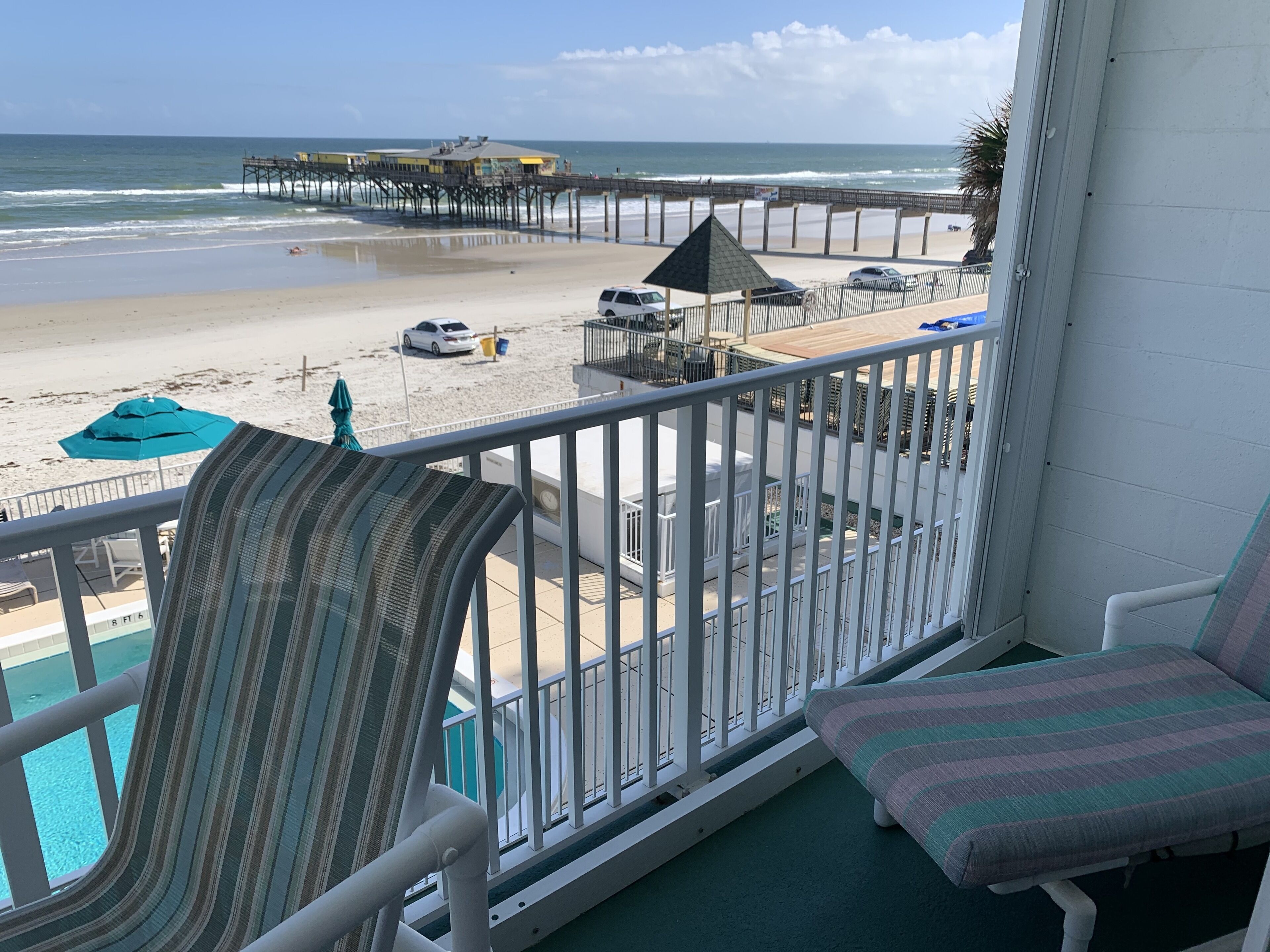 OCEANFRONT, 2 br, ,209, 2 balconi priv garage,2.5 ba, Nopets. pool open mid Sept
