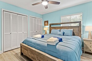 5 Schlafzimmer, Schreibtisch, Bügeleisen/Bügelbrett, Reisekinderbett