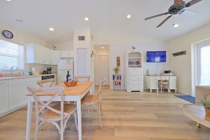 Dining - Prices cut by 20% for stays up to 31.01.26 - Seahorse Cottage (Anna Maria Island)