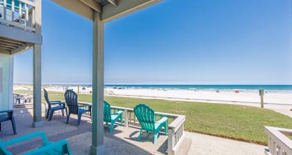 Beachfront Getaway W/ Pool, Hot Tub & Ocean Views - Sleeps 4