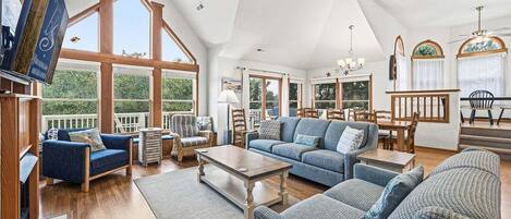 Televisión, chimenea, reproductor de DVD, futbolito