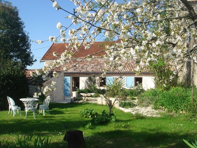 Casa rural *** 4 personas con jardín privado en el pueblo del estuario de Saintongeais a 5 km