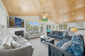 TV, fireplace, DVD player